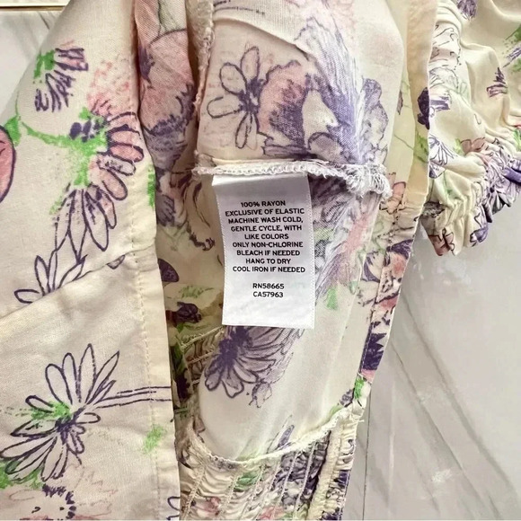 ABOUND Off Shoulder Floral Crop Top Size Medium Back Smocked Blouse - Picture 9 of 10